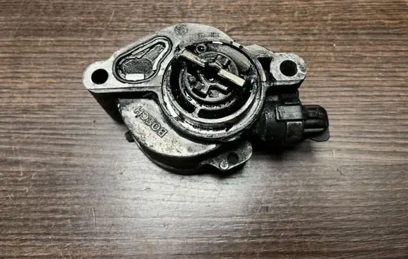 Ford C-MAX I Brake booster D1562C216060