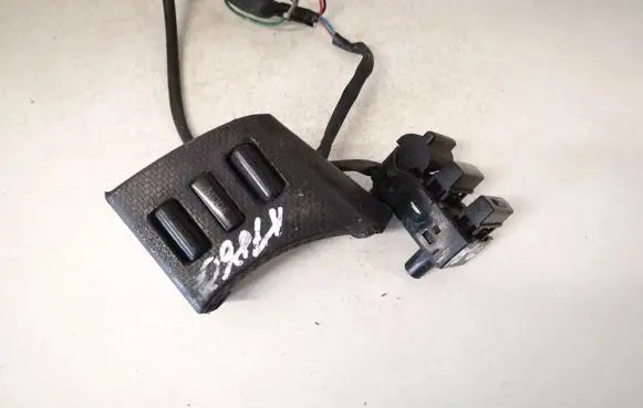 Infiniti FX Steering wheel buttons/switches 