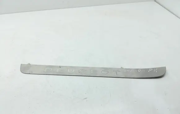 Front sill trim cover