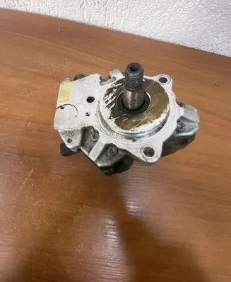 BMW X5 E70 Fuel injection high pressure pump 0445010146 E107