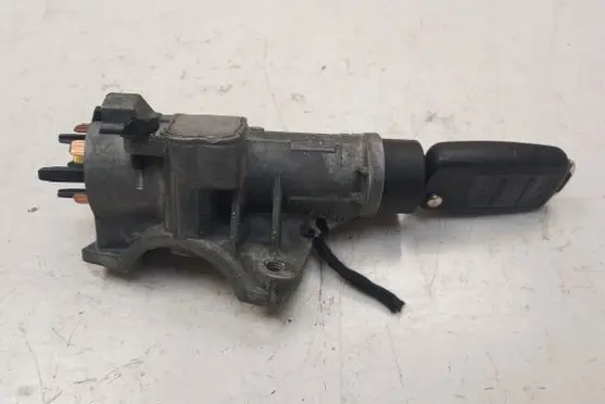 Volkswagen PASSAT B5.5 Ignition lock 4B0905851C