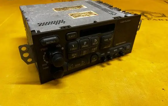 Chevrolet Corvette C5 Radio/CD/DVD/GPS head unit 09390231