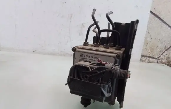 Volkswagen PASSAT B6 ABS Pump 3C0614109
