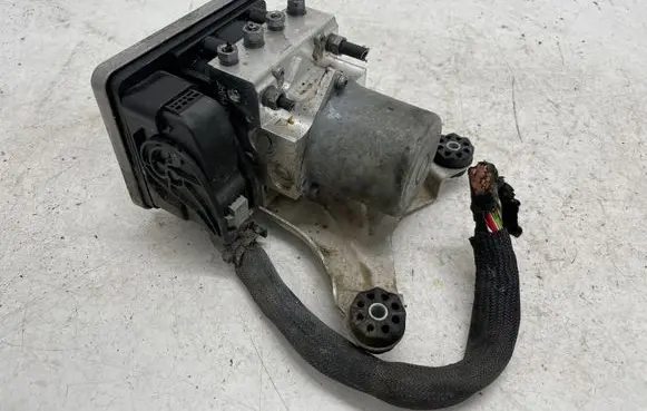 BMW 5 G30 G31 ABS Pump 6895450