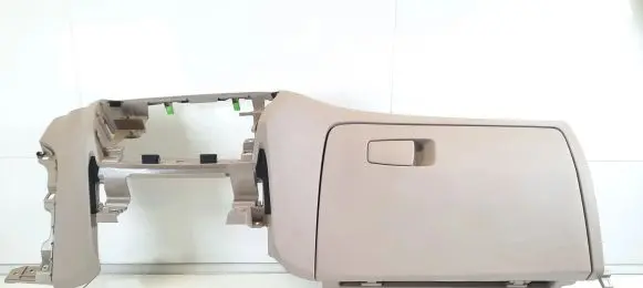 Glove box