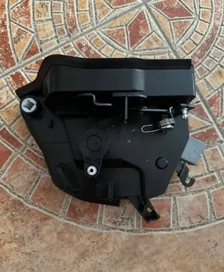 BMW X5 E53 Front door lock 51218402537