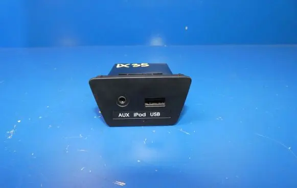 Hyundai ix35 USB socket connector AUX1P00USB