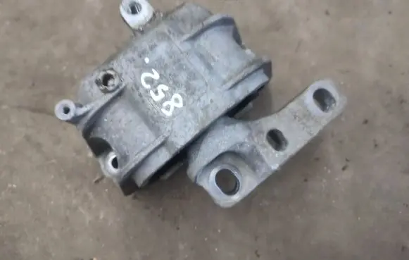 Volkswagen Jetta VI Engine mount bracket 1K0199262AL
