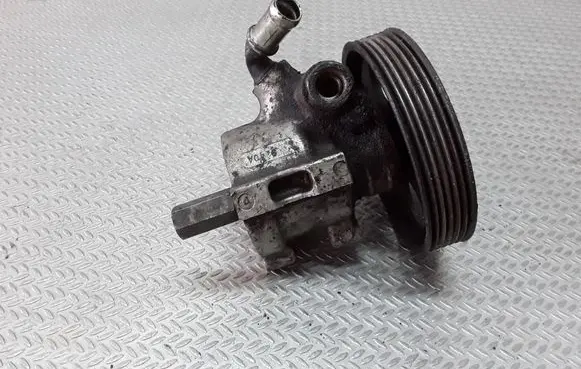 Peugeot 306 Power steering pump 9635445780