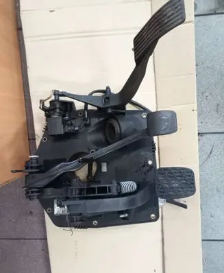 Mercedes-Benz A W168 Pedal assembly A1682900545 06J7100M