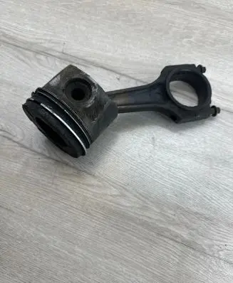 Dodge Nitro Piston with connecting rod