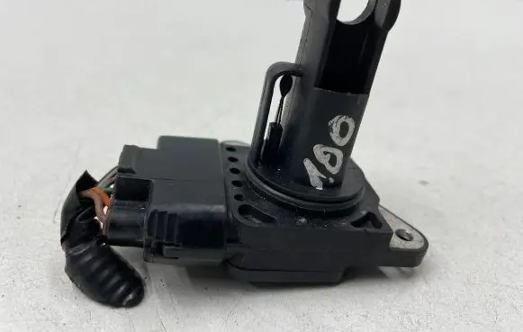 Toyota Corolla Verso AR10 Mass air flow meter 222040N010 070509 MB1974003070