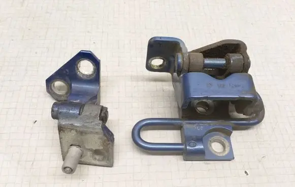 Volkswagen Golf V Rear door hinge set 1K4833411K