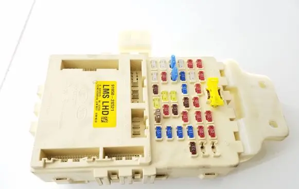 Hyundai ix35 Fuse module 919502S521