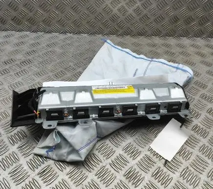 Mercedes-Benz CLA C117 X117 W117 Knee airbag A1768600402