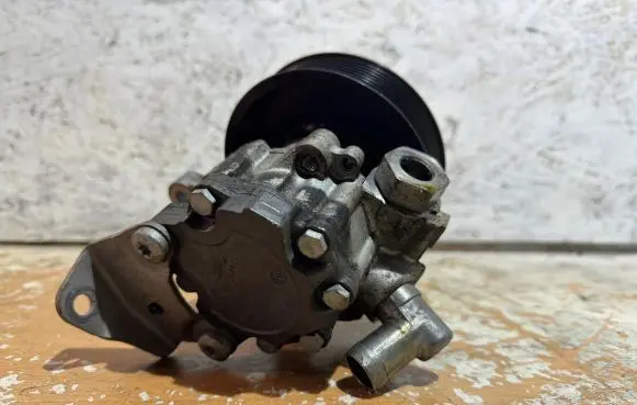 Mercedes-Benz CLK A209 C209 Power steering pump A0054660101
