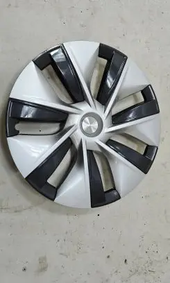 Tesla Model Y R19 wheel hub/cap/trim 104423500B