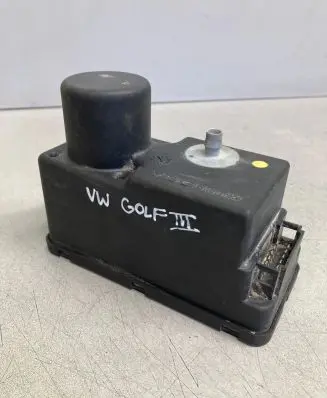 Volkswagen Golf III Central locking vacuum pump 1H0962257E