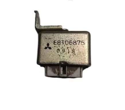 Mitsubishi Colt Fuel pump relay E8T06875
