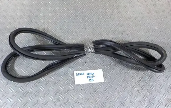Volkswagen PASSAT B8 Front door rubber seal
