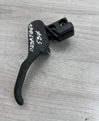 Volkswagen PASSAT B5.5 Engine bonnet (hood) release handle 3B1823533