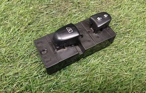 Nissan Pathfinder R52 Electric window control switch 254113KA1A