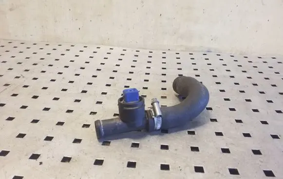 Engine coolant pipe/hose