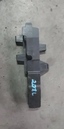 Peugeot 208 Front bumper mounting bracket 9673872880