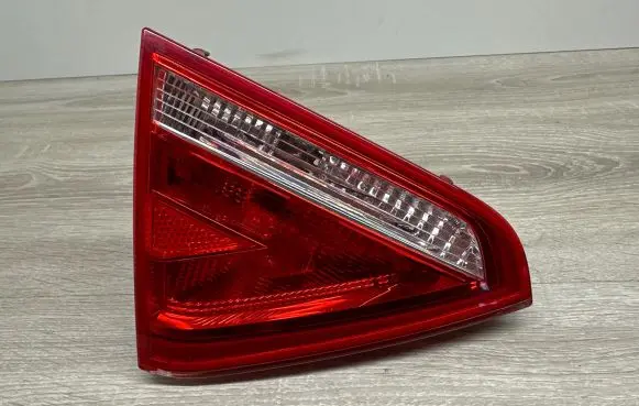 Audi A5 8T 8F Tailgate rear/tail lights 8T0945093