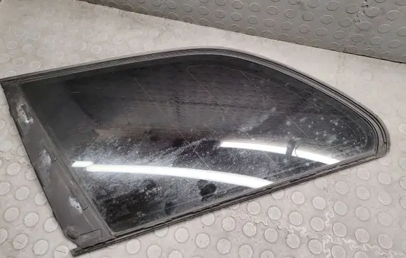 BMW 5 E39 Rear side window