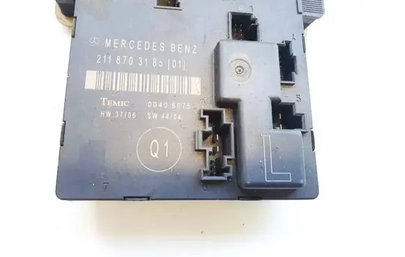 Mercedes-Benz E W211 Door control unit/module 2118703185 00406075