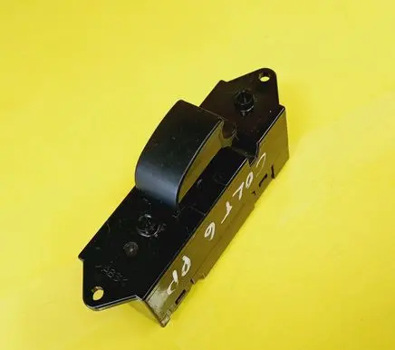 Mitsubishi Colt Electric window control switch 8608A077 C8DD563M