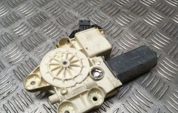 Toyota Avensis T250 Rear door window regulator motor 992046100 6984005100 994027