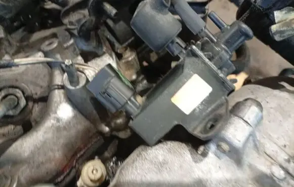 Toyota Avensis T250 Turbo solenoid valve 2581927050