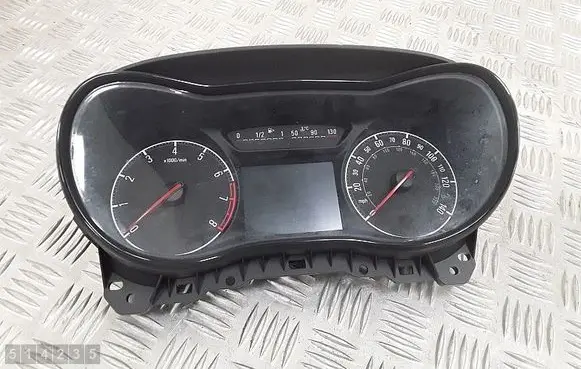 Opel Corsa E Speedometer (instrument cluster) 2469291