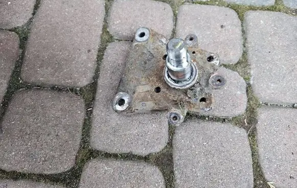 Opel Corsa E Front shock absorber mounting bracket 068R