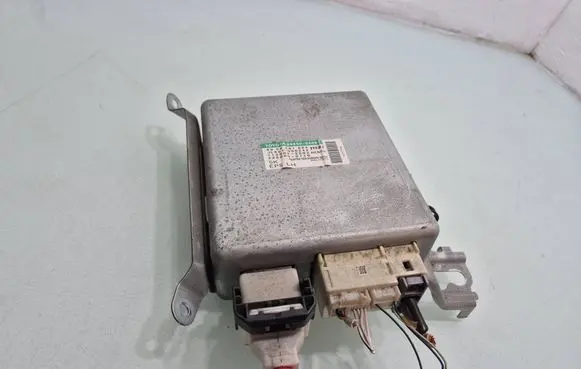 Toyota Avensis T270 Power steering control unit/module 8965005080