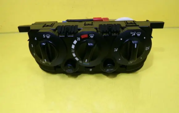 Mercedes-Benz A W168 Climate control unit 1688302285 Q011404