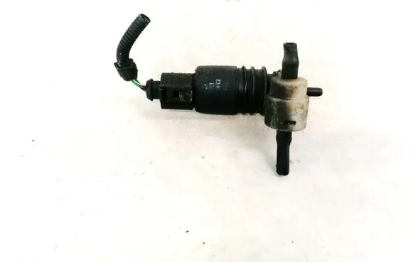 Volkswagen Golf IV Windscreen/windshield washer pump