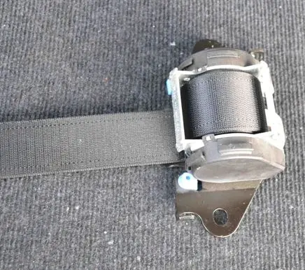 Middle seatbelt (rear)