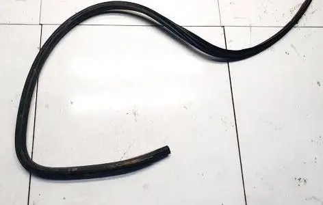 Dodge Caliber Rubber seal front coupe door 