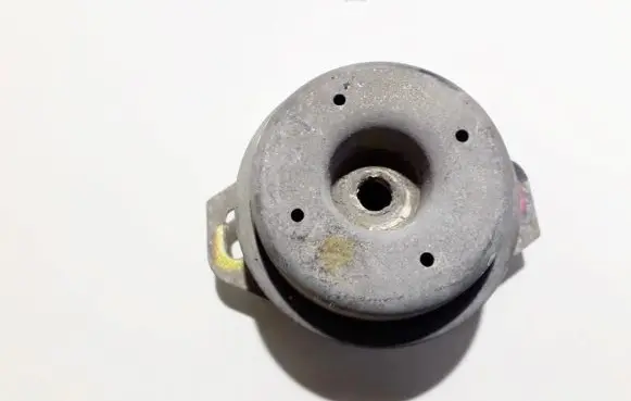 Engine mount bracket
