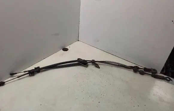 Volkswagen Golf VI Gear shift cable linkage 