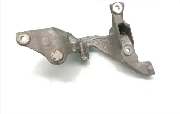 Mercedes-Benz C W205 Engine mounting bracket A6261410040