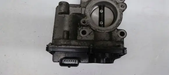 Renault Megane III Throttle valve 8200570865D