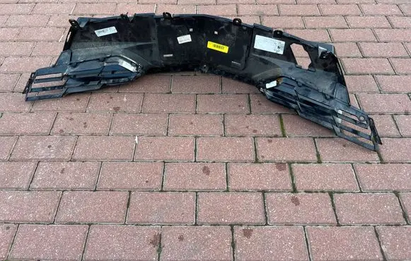 Chevrolet Corvette C8 Front bumper upper radiator grill 84955029