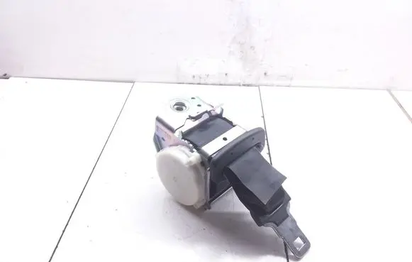 Middle seatbelt (rear)