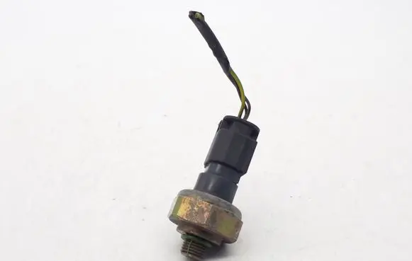 BMW 5 E39 Air conditioning (A/C) pressure sensor 8370623 64538370623