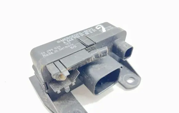 Mercedes-Benz E W211 Glow plug pre-heat relay A6489000000