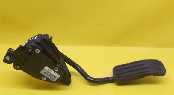 Volkswagen Transporter - Caravelle T4 Accelerator throttle pedal 7D1721603B